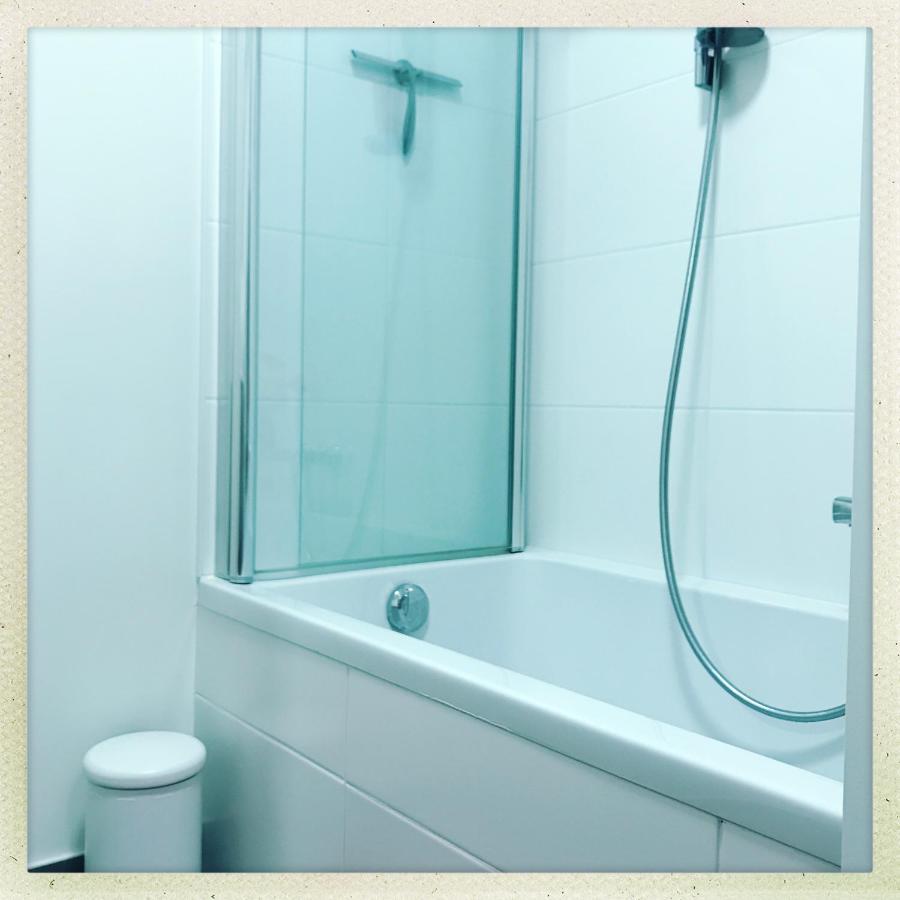Cozy Two Bedroom Near Centre *